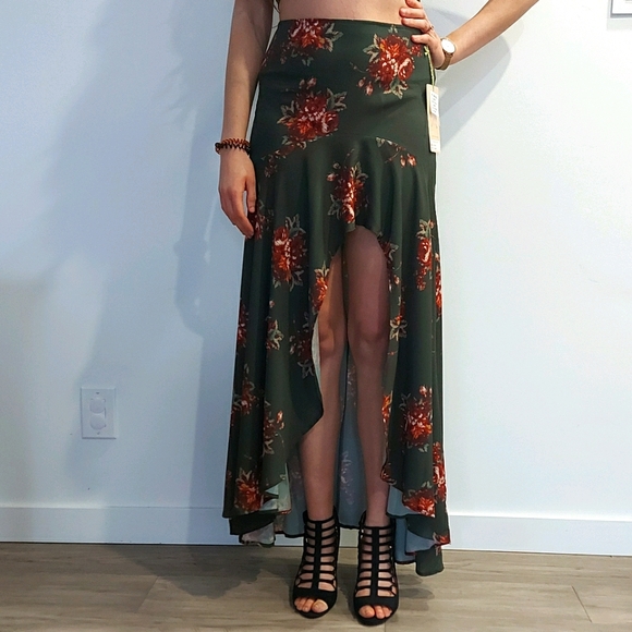 🌟HOST PICK🌟 NWT California Moonrise Skirt size M - Picture 2 of 3